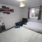 Holden Court Apartments -Apt 4