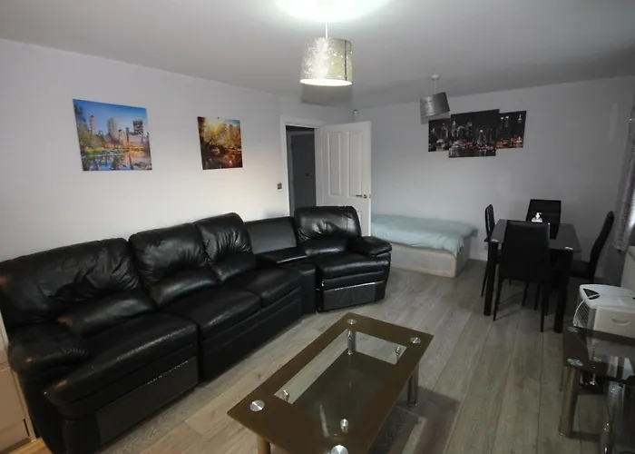 Holden Court Apartments -Apt 4